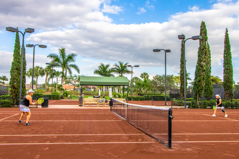 What are the courts like at Renaissance Tennis Club? Experience top-quality facilities and a great atmosphere!